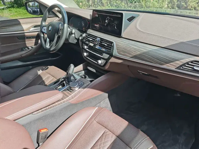 BMW 5 Series — Фото автомобиля 17