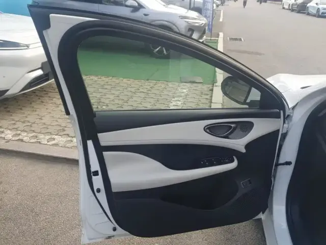 BYD Seal 05 DM-i — Фото автомобиля 7