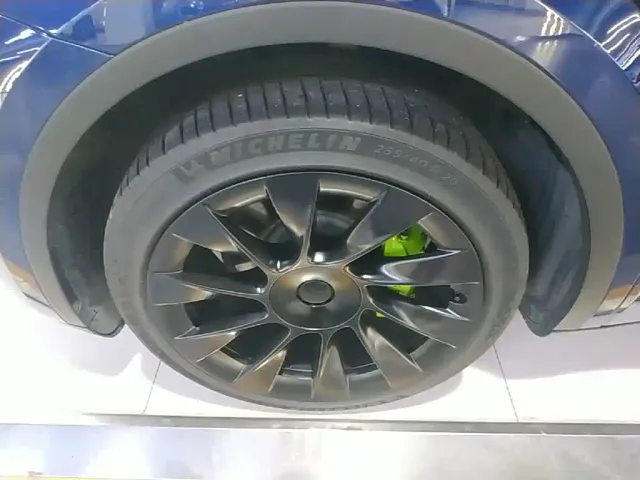 Tesla Model Y — Фото автомобиля 22