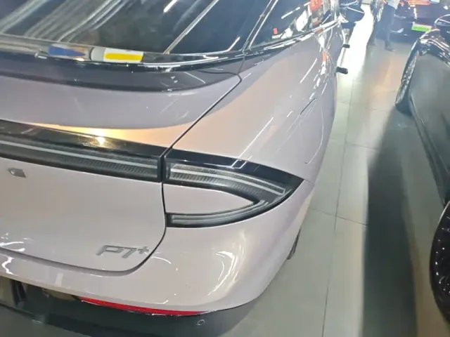 Xpeng P7+ — Фото автомобиля 7