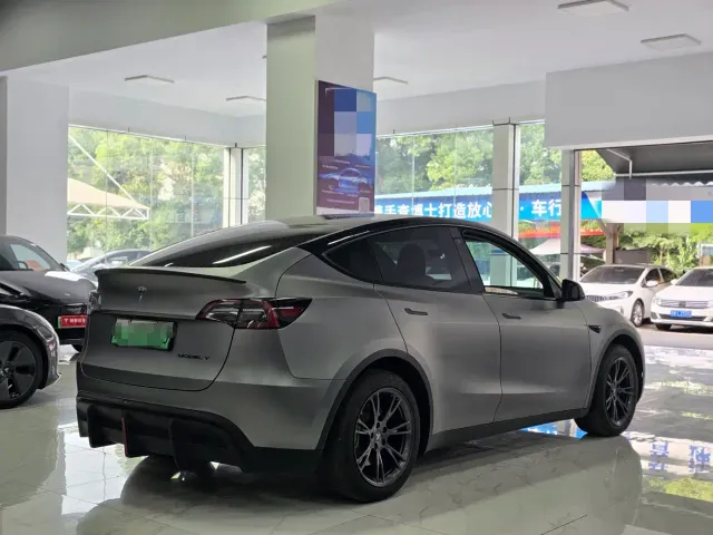 Tesla Model Y — Фото автомобиля 14