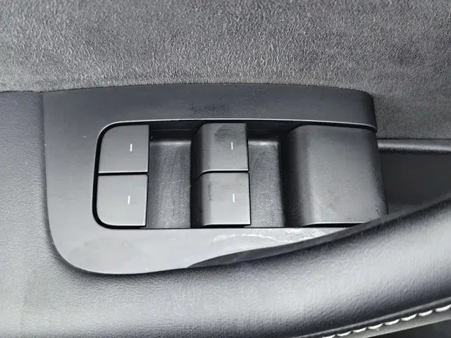 Tesla Model Y — Фото автомобиля 9