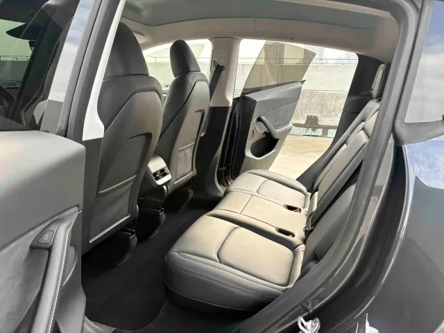 Tesla Model Y — Фото автомобиля 12