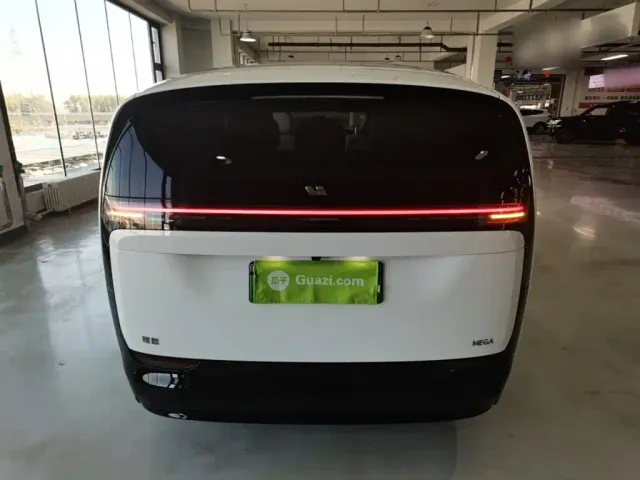 Li Auto MEGA — Фото автомобиля 5