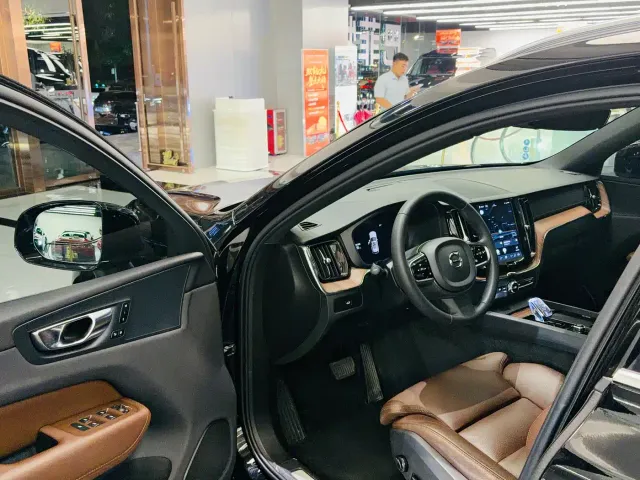 Volvo XC60 — Фото автомобиля 6