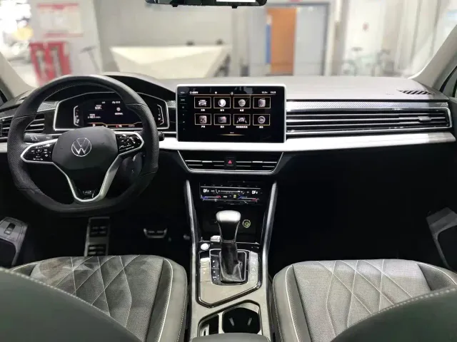 Volkswagen Tiguan L — Фото автомобиля 6