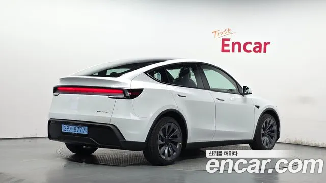 Tesla Model Y — Фото автомобиля 2