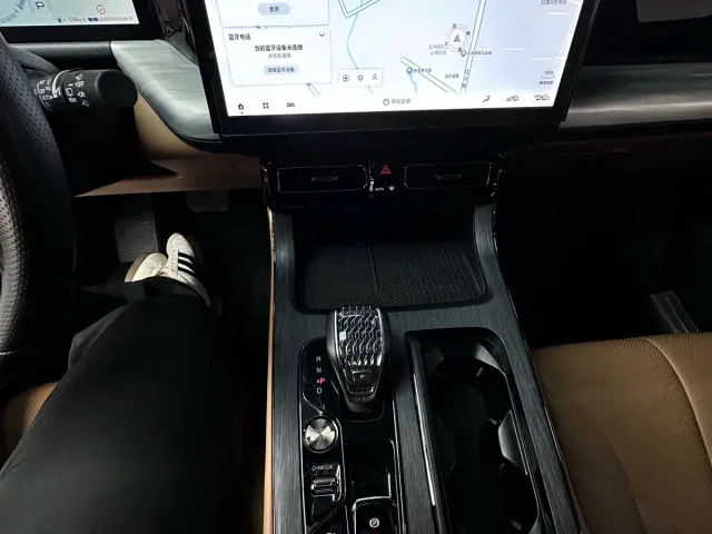GAC Trumpchi GS8 — Фото автомобиля 24