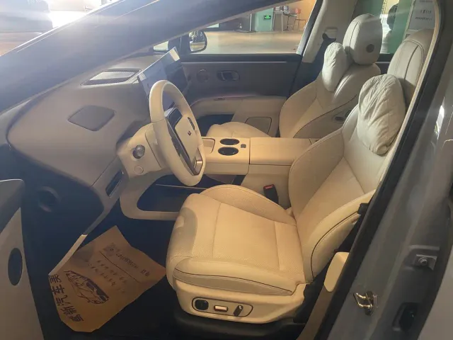 Li Auto i8 — Фото автомобиля 7