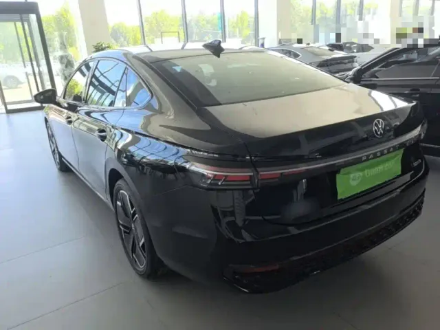 Volkswagen Passat — Фото автомобиля 4
