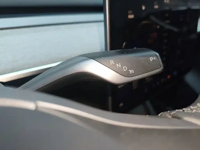 Tesla Model Y — Фото автомобиля 13