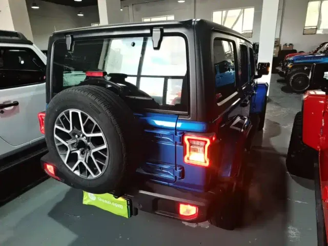 Jeep Wrangler 4xe — Фото автомобиля 6