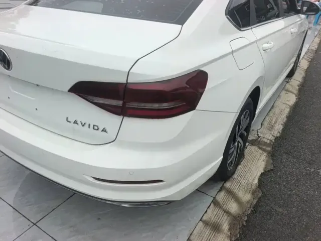 Volkswagen Lavida — Фото автомобиля 7