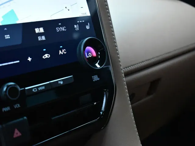 Toyota Alphard — Фото автомобиля 16