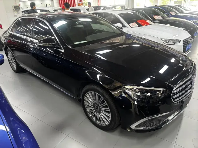 Mercedes-Benz E-Class — Фото автомобиля 3