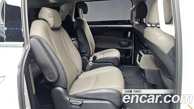 Kia Carnival Generation 4 — Фото автомобиля 12