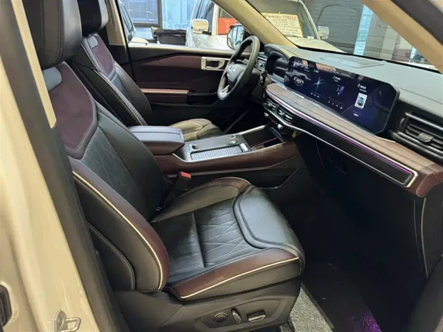 Ford Explorer — Фото автомобиля 18