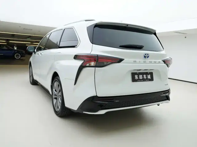 Toyota Sienna — Фото автомобиля 5