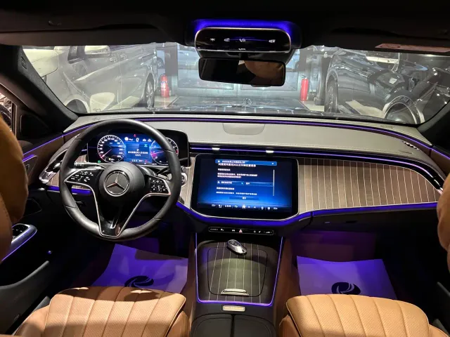 Mercedes-Benz E-Class — Фото автомобиля 21