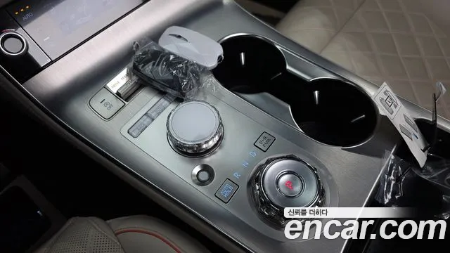 Genesis GV70 — Фото автомобиля 12