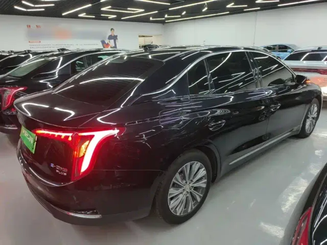 Hongqi E-QM5 — Фото автомобиля 5