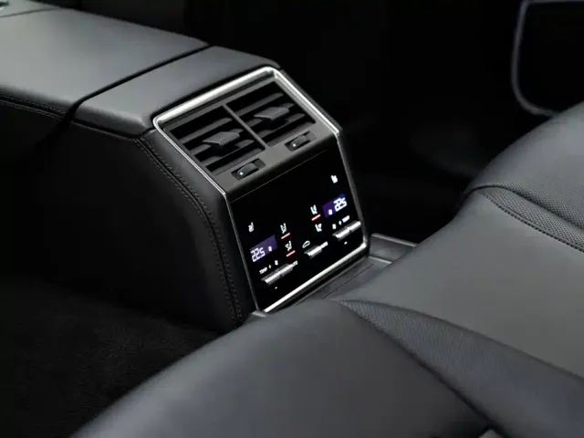 Porsche Panamera — Фото автомобиля 11