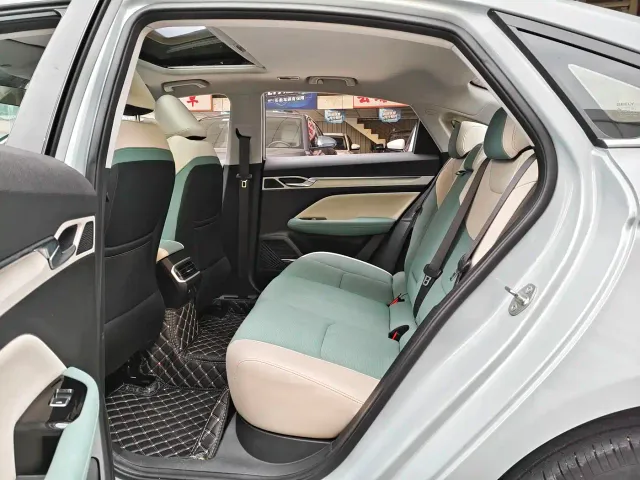 Geely Emgrand L — Фото автомобиля 7