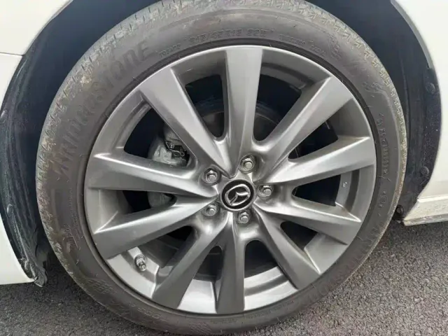 Mazda Axela — Фото автомобиля 8