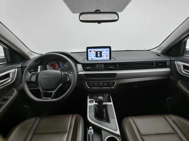 Forthing T5 — Фото автомобиля 5