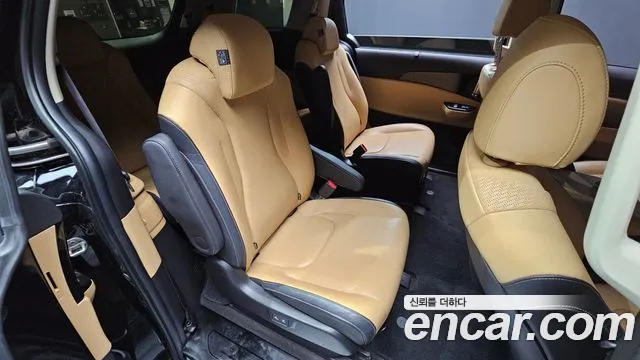Kia Carnival Generation 4 — Фото автомобиля 12