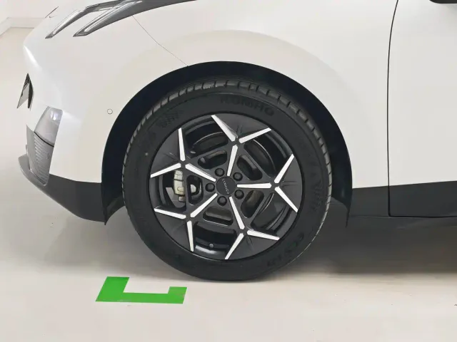 Lynk & Co Z20 — Фото автомобиля 8