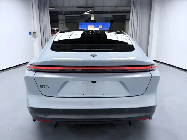 Nio ET5 — Фото автомобиля 6