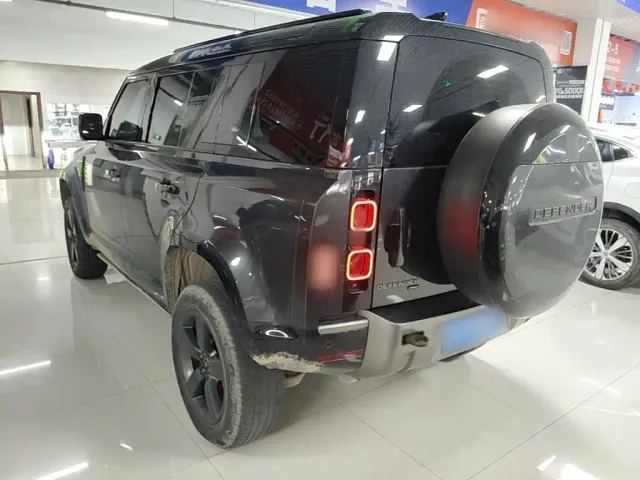 Land Rover Defender — Фото автомобиля 4