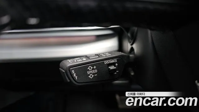 Audi Q8 55 TFSI quattro Premium — Фото автомобиля 12