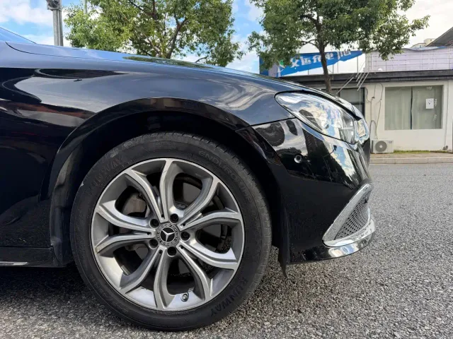 Mercedes-Benz E-Class — Фото автомобиля 17