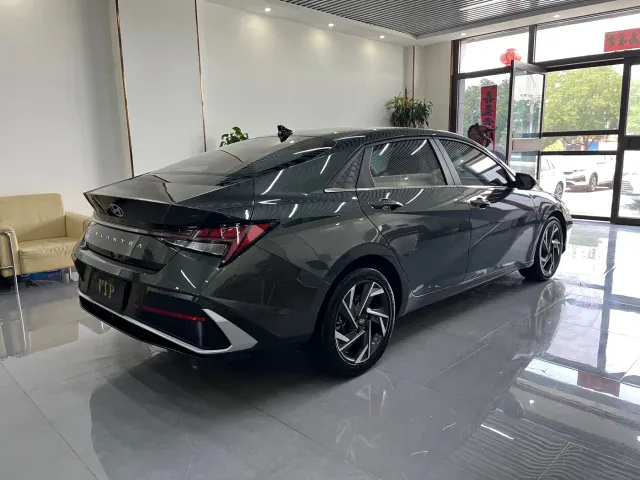 Hyundai Elantra — Фото автомобиля 4