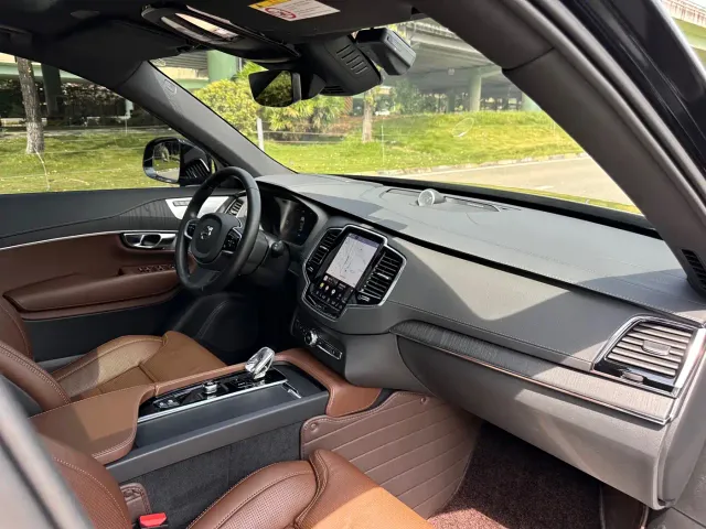Volvo XC90 — Фото автомобиля 12
