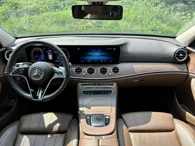 Mercedes-Benz E-Class — Фото автомобиля 4