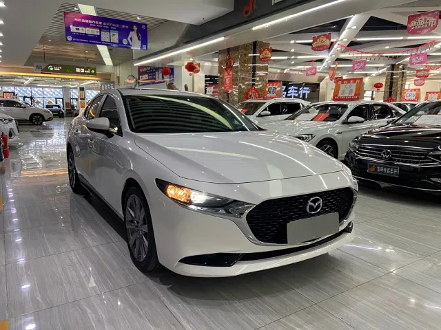 Mazda Axela — Фото автомобиля 3