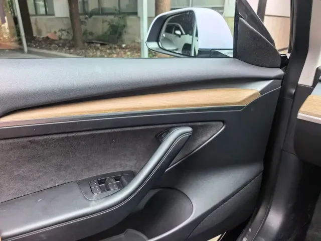Tesla Model 3 — Фото автомобиля 7
