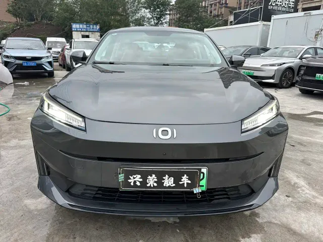 Changan Qiyuan A05 — Фото автомобиля 3