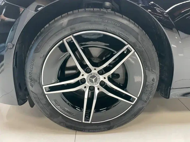 Mercedes-Benz E-Class — Фото автомобиля 20