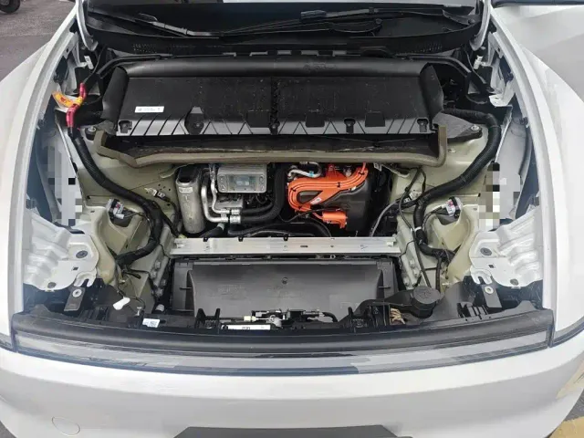Tesla Model Y — Фото автомобиля 16