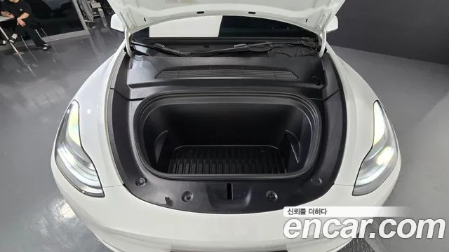 Tesla Model Y — Фото автомобиля 9
