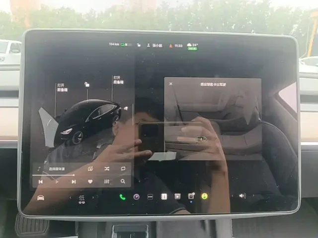 Tesla Model 3 — Фото автомобиля 12