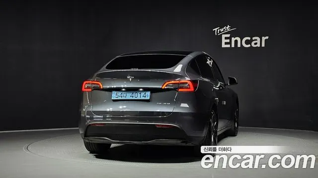 Tesla Model Y — Фото автомобиля 4