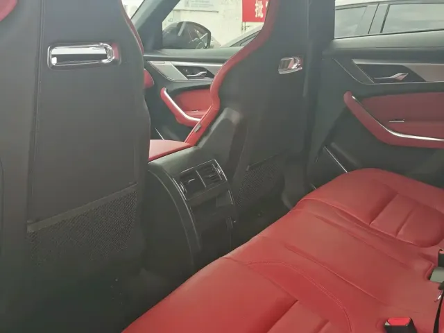 Jaguar F-Pace — Фото автомобиля 17
