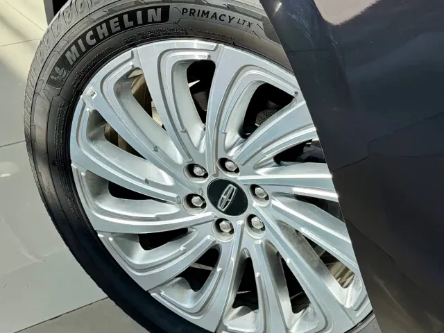 Lincoln Navigator — Фото автомобиля 5