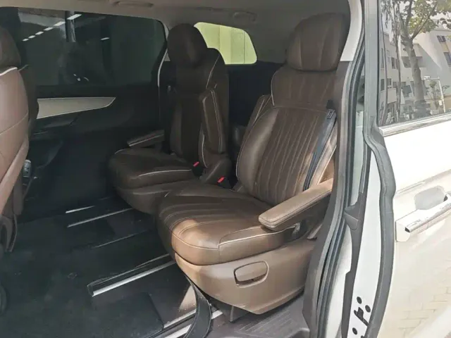 Roewe iMAX8 — Фото автомобиля 16