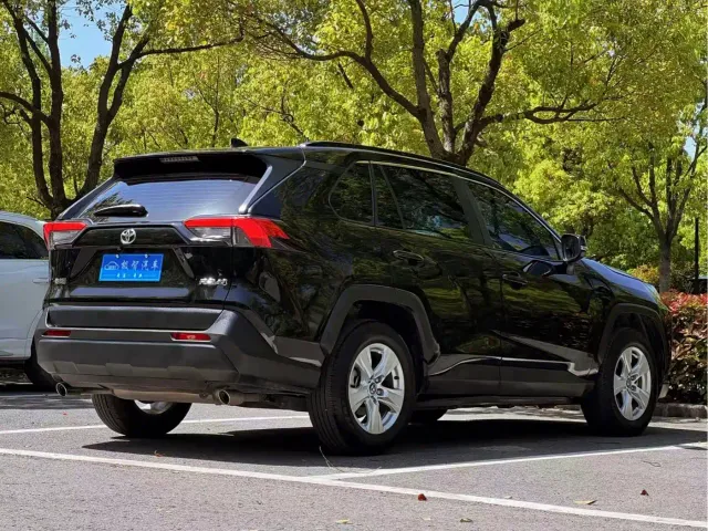 Toyota RAV4 — Фото автомобиля 5